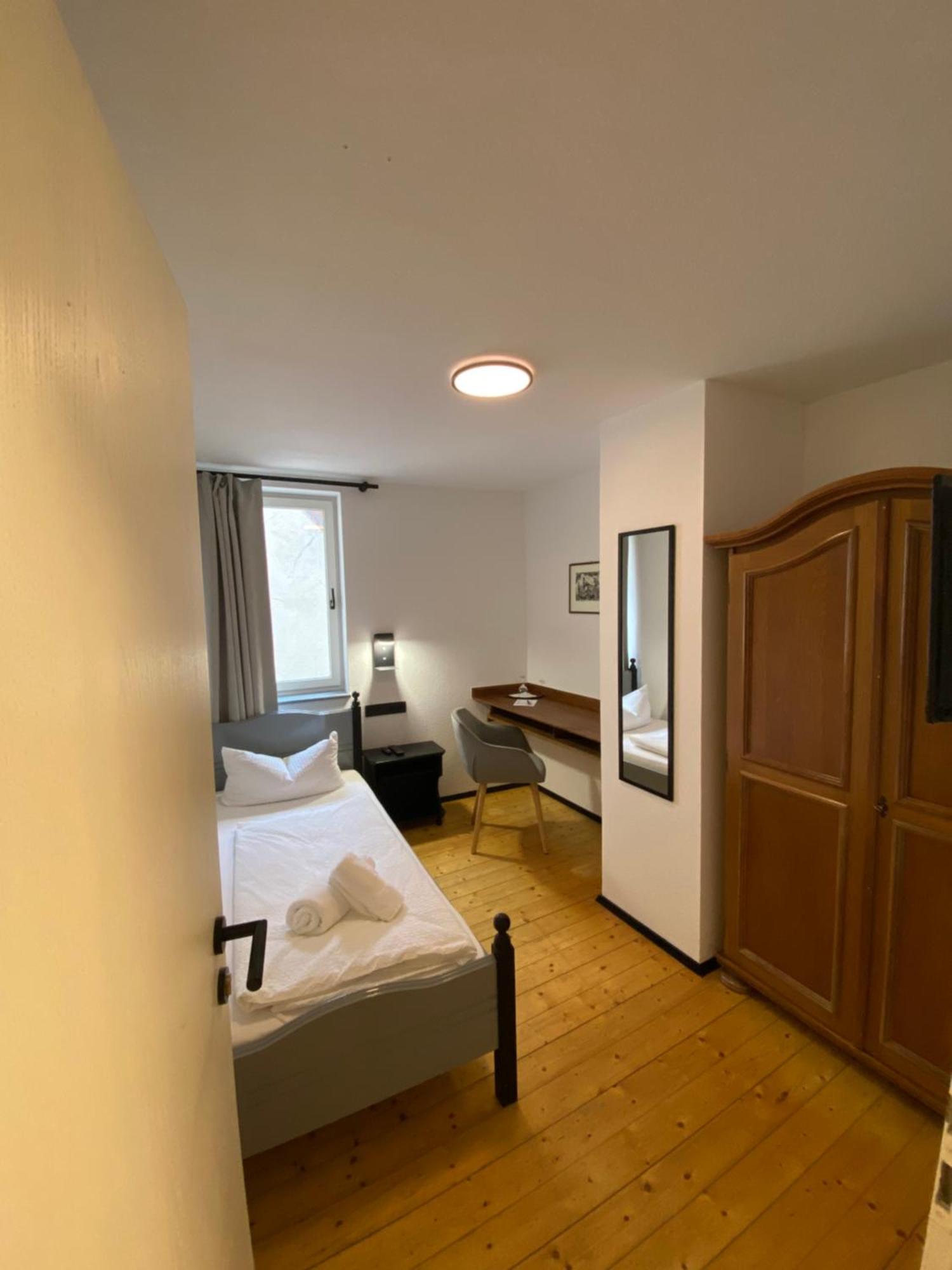 Gasthof Zum Goldenen Schiff - Lehm, Stil & Altstadtflair Marktbreit Eksteriør bilde
