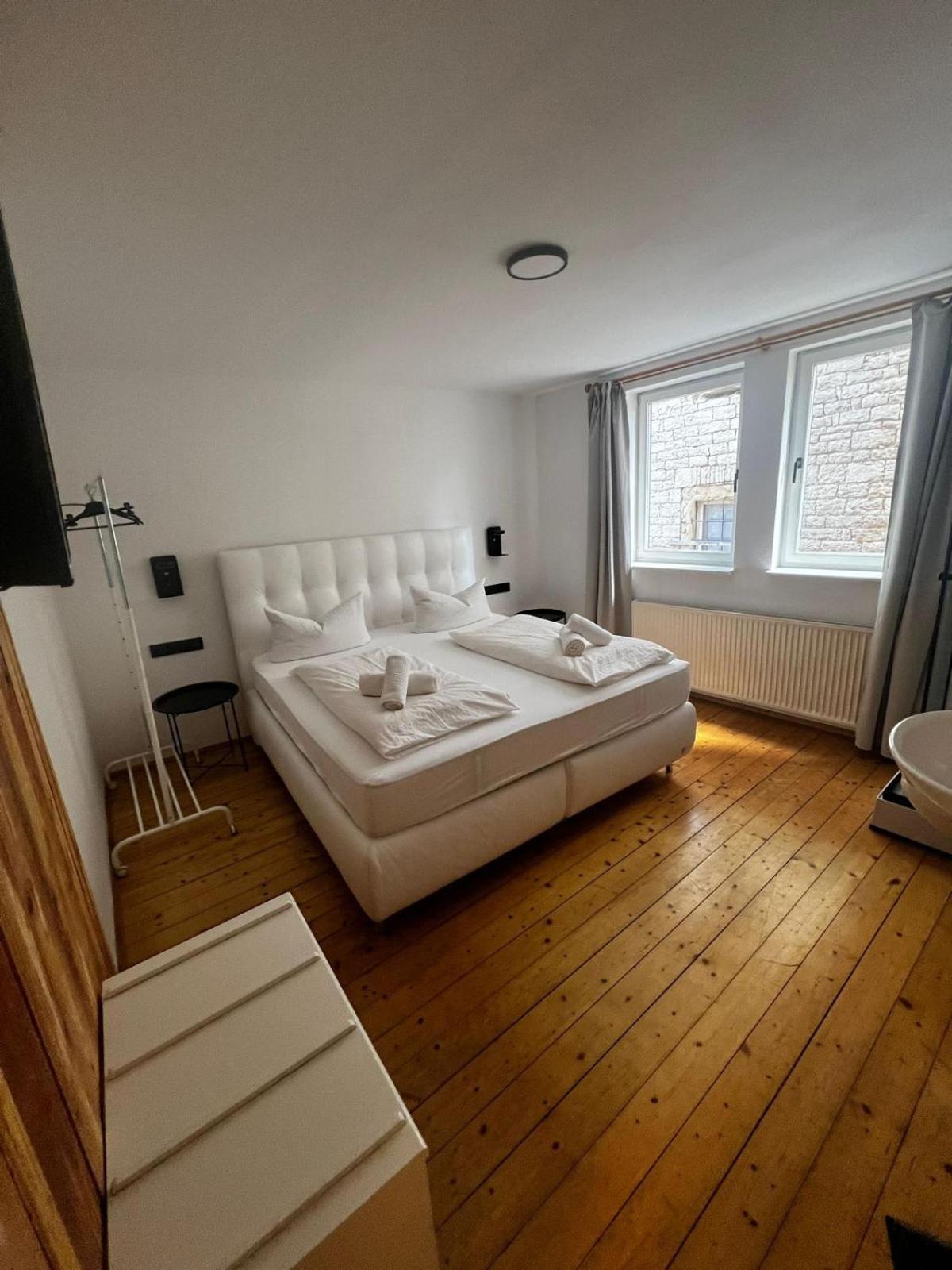 Gasthof Zum Goldenen Schiff - Lehm, Stil & Altstadtflair Marktbreit Eksteriør bilde