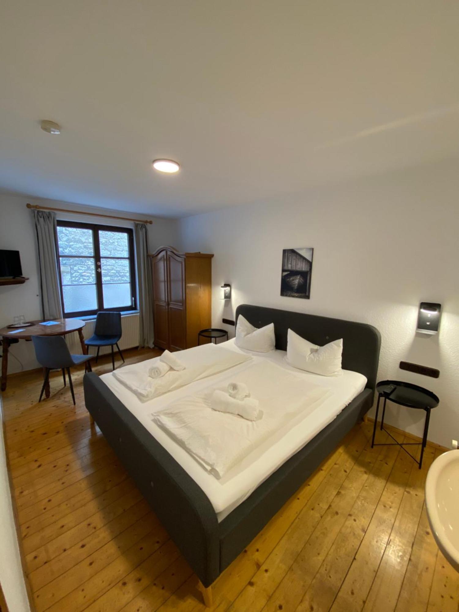 Gasthof Zum Goldenen Schiff - Lehm, Stil & Altstadtflair Marktbreit Eksteriør bilde